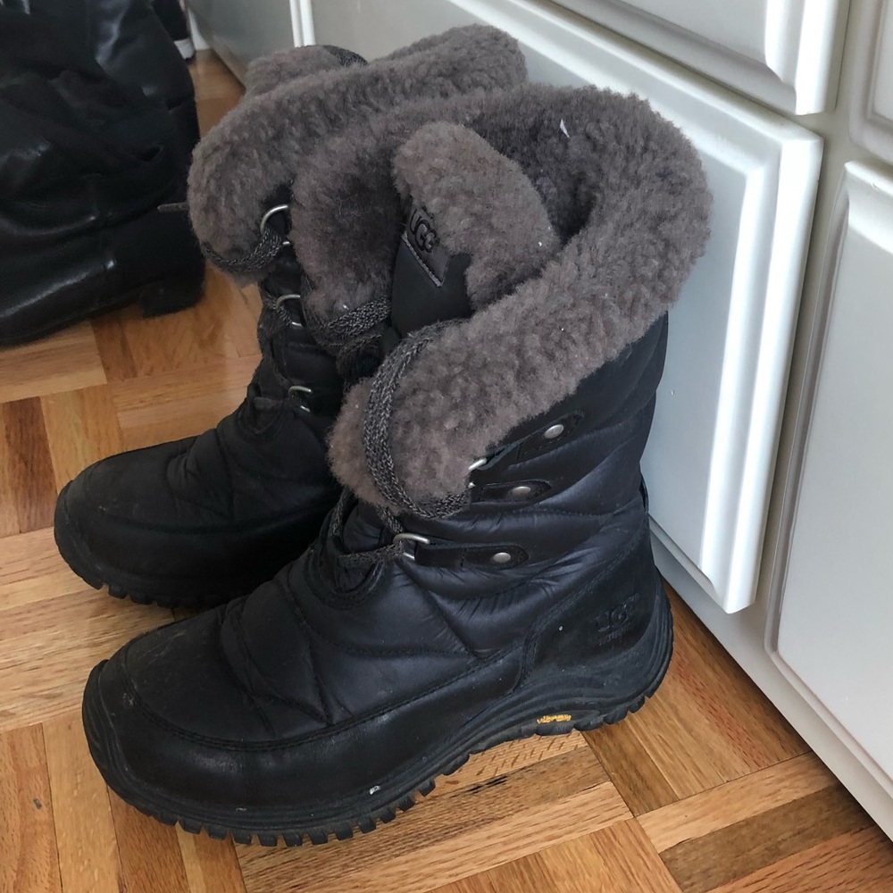 Snow boots